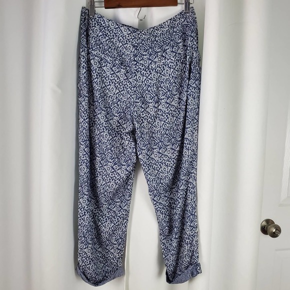 Chico's Crop Blue pattern Size 1/ M - Picture 2 of 5